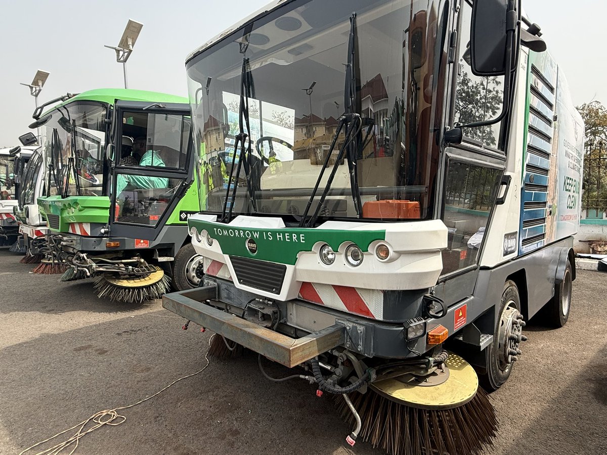 (Video) Governor Peter Mbah Deploys 21st Century Mechanised Street Sweeping Trucks to Keep Enugu Clean (Video) Governor Peter Mbah Deploys 21st Century Mechanised Street Sweeping Trucks to Keep Enugu Clean
