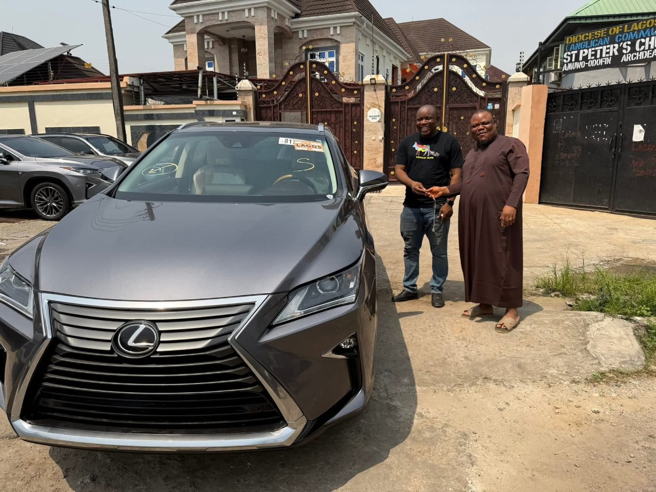 OmoBarca presents 2016 Lexus SUV to his dedicated staff (photos)