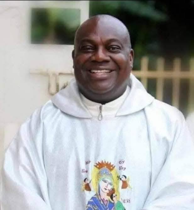 Catholic Priest Slumps, Dies While Delivering Homily During New Year’s Eve Mass in Delta