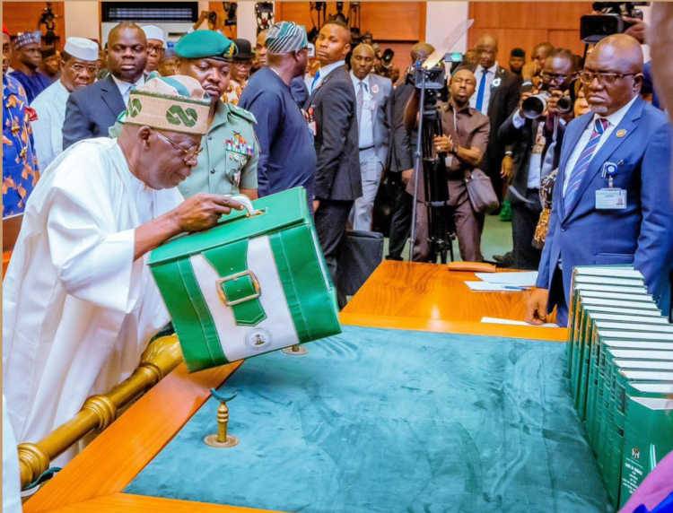 Outrage as 2026 Budget Sets Aside ₦17.1bn for Government Convoys Amid Hunger and Inflation Outrage as 2026 Budget Sets Aside ₦17.1bn for Government Convoys Amid Hunger and Inflation