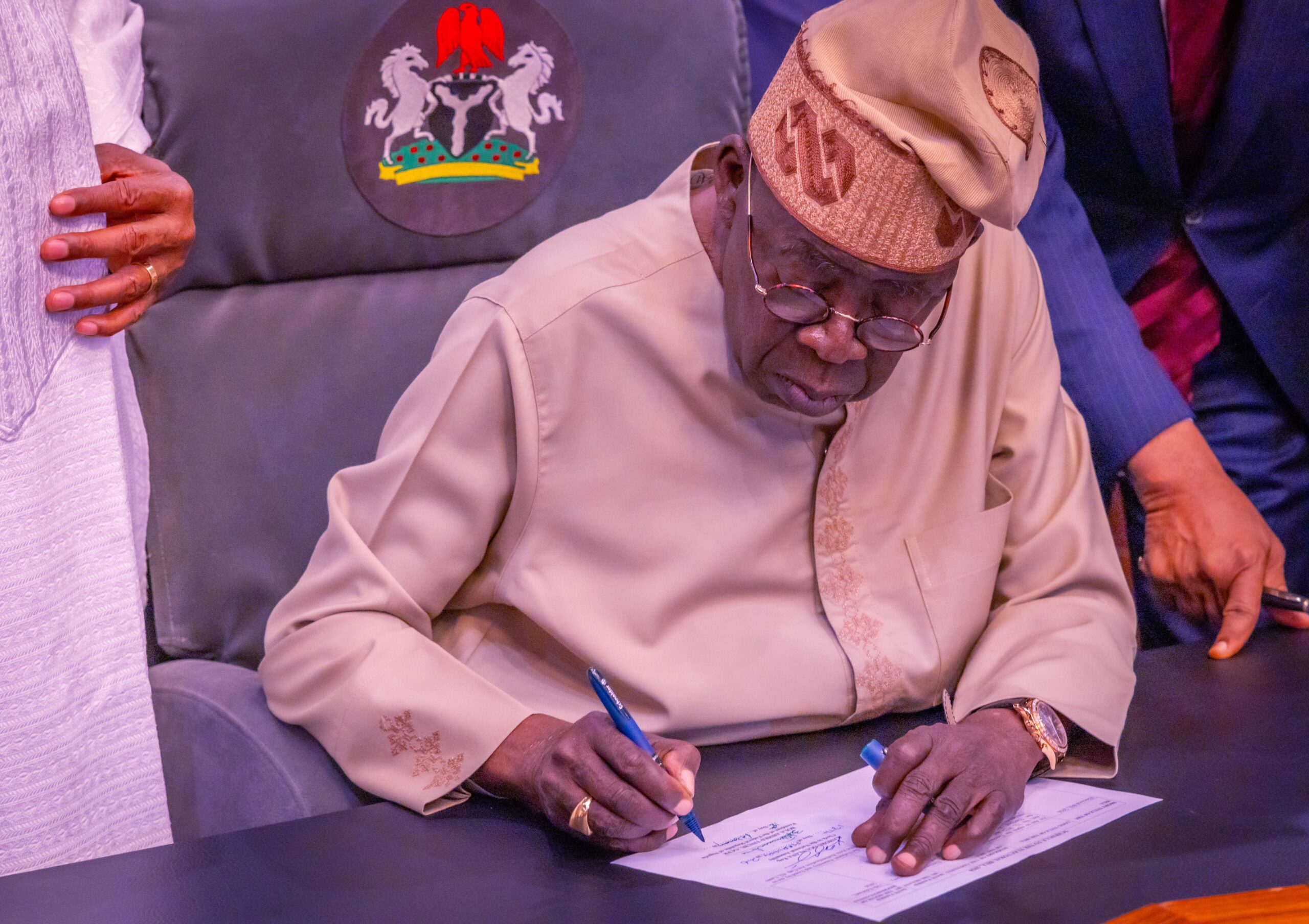 Tinubu Signs Executive Order Redirecting Oil and Gas Revenues to Federation Account Tinubu Signs Executive Order Redirecting Oil and Gas Revenues to Federation Account