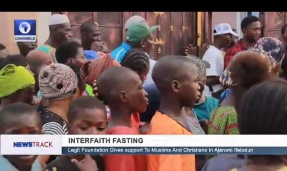 (Video) “Feeding Everybody, Christian or Muslim” – Beneficiaries Hail OmoBarca’s Interfaith Break-Fast Initiative in Ajeromi Ifelodun (Video) “Feeding Everybody, Christian or Muslim” – Beneficiaries Hail OmoBarca’s Interfaith Break-Fast Initiative in Ajeromi Ifelodun