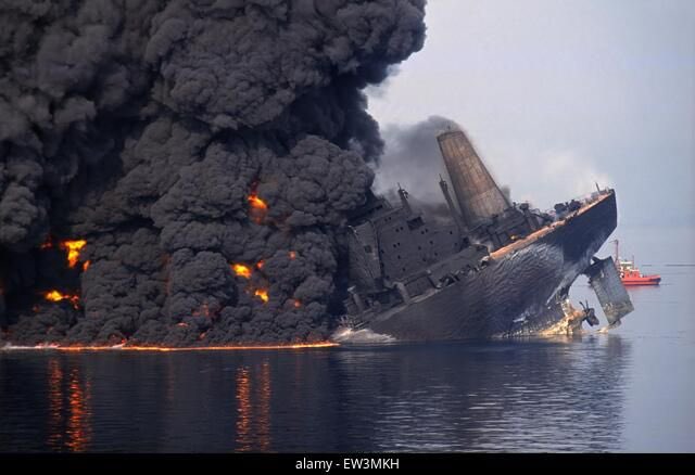 Iran Threatens to Block Middle East Oil Exports as U.S.–Israel Strikes Intensify Tensions