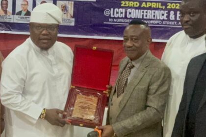 (Video) OmoBarca Honoured as ‘Hero of Our Time’ at The Mirror Excellence Awards in Lagos