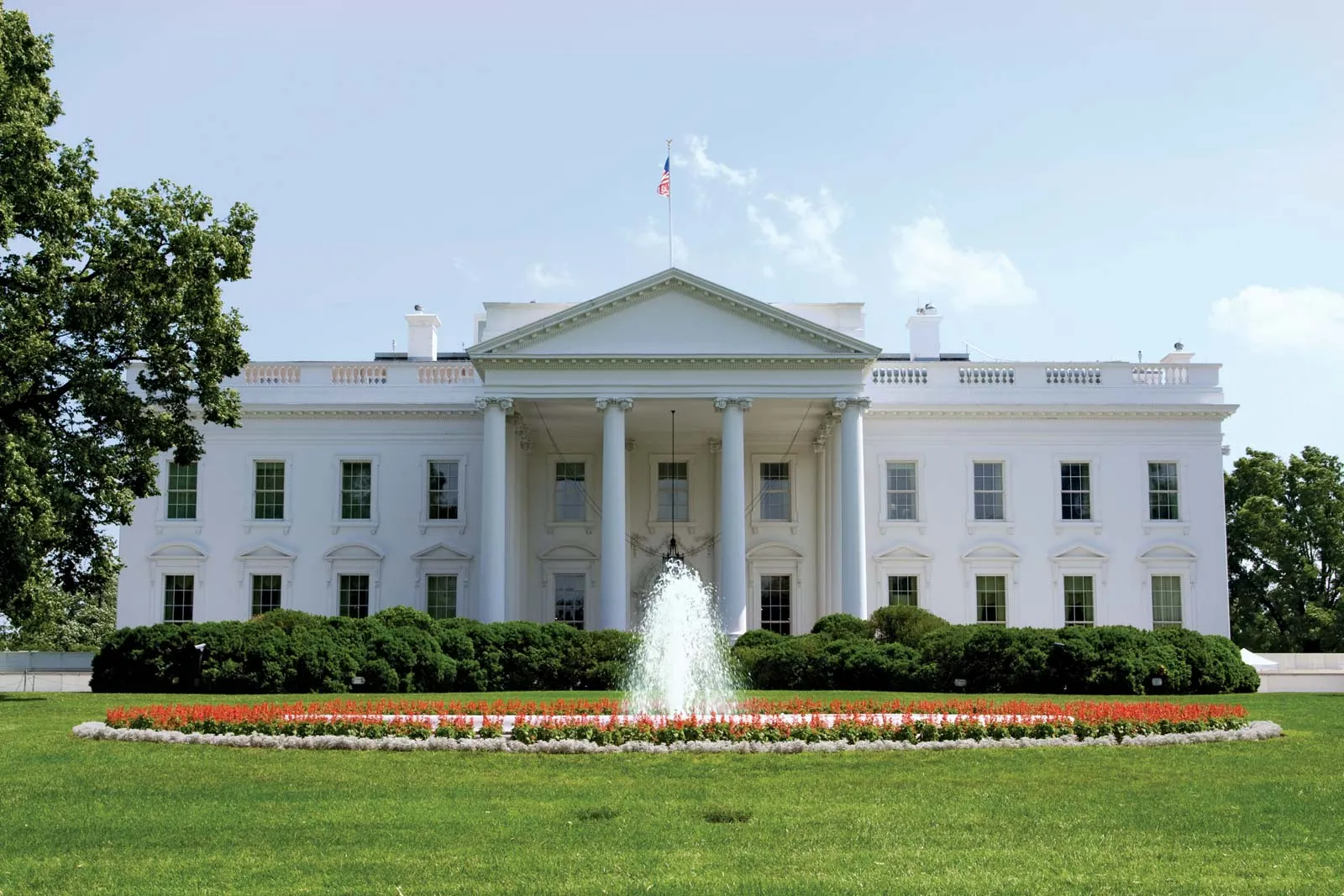 Gunman Shot Dead Near White House After Opening Fire, Panic Erupts Around Presidential Complex