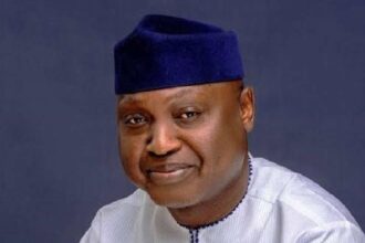 (Video) APC campaign truck throwing suspected bread to residents in Ekiti State ahead of the gubernatorial election