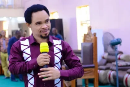 (Video) “You are suffering from a sickness called ‘Tinubu’ that’s poverty, you don’t need prayer, you are just hungry” – Odumeje tells a church member before gifting him ₦500,000