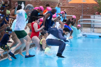 (Video) New York Mayor Zohran Mamdani Jumps Fully Clothed into Public Pool to Launch Summer Swimming Season