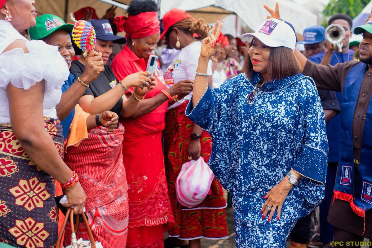 (Photos) Senator Nkechi Nwaogu Receives Resounding Welcome from Supporters, NDC Members