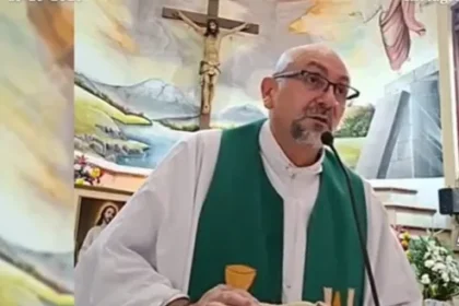 Catholic Priest Dies After Heavy Wooden Cross Falls on Him During Mass in Ecuador Catholic Priest Dies After Heavy Wooden Cross Falls on Him During Mass in Ecuador